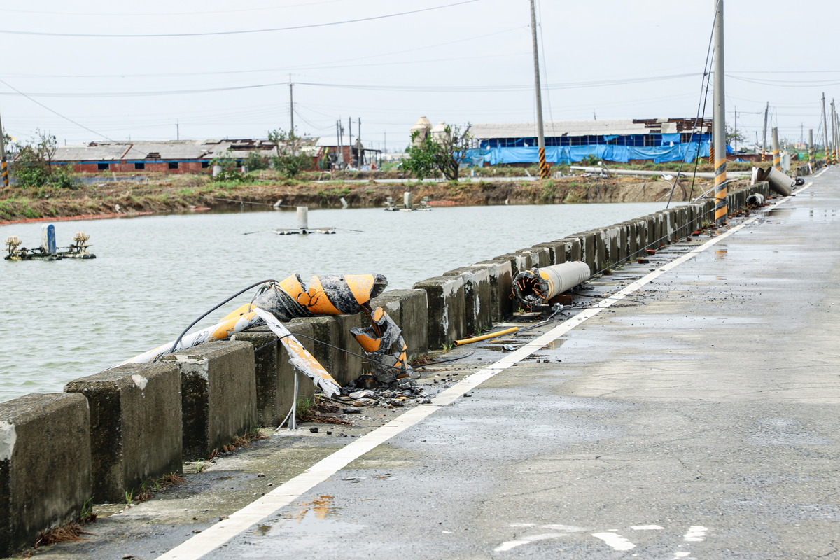 丹娜絲颱風造成嘉義縣嚴重災損，布袋、東石、義竹等地的養殖業者停電已超過5日。 圖：嘉義縣政府／提供（資料照）