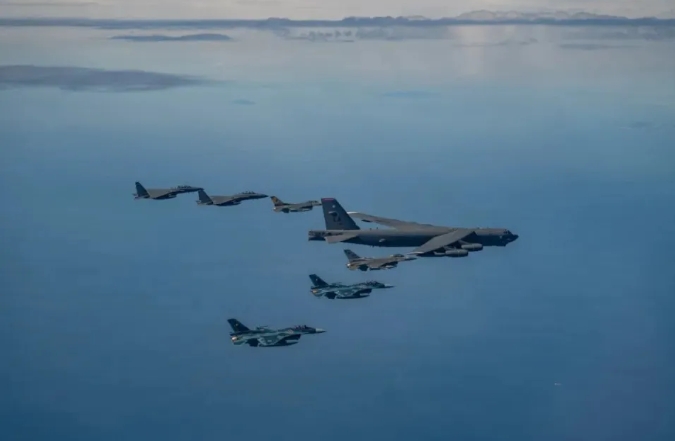 2023年10月22日，韓國、美國和日本航空自衛隊在朝鮮半島上空舉行聯合軍演。(資料照片) 圖 : 翻攝自騰訊網