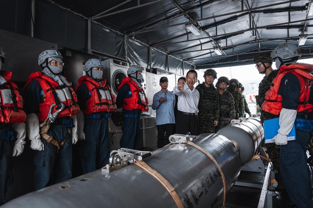 國防部長顧立雄對官兵執行戰備任務的辛勞，予以高度肯定與嘉許。 圖：國防部提供