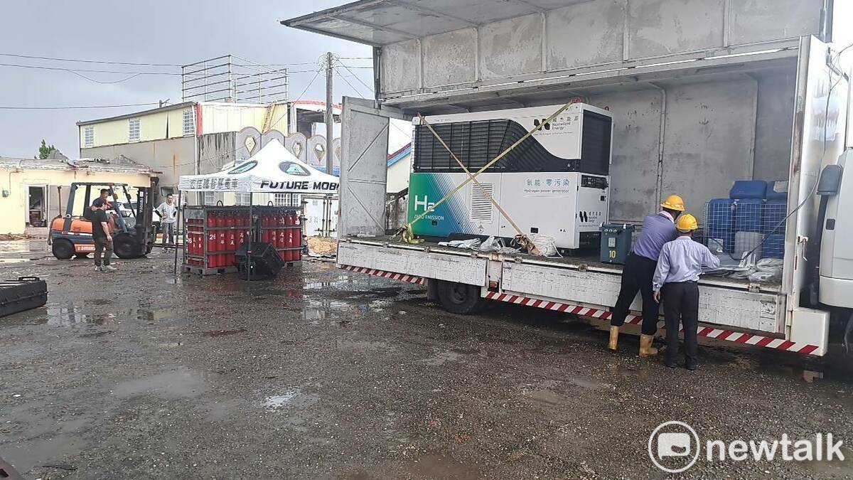 宏佳騰公司提供80kW氫能發電機，支援災區供電，幫助災民度過還未復電的時刻，氫能發電機不但零碳排、無空污，而且也低噪音，非常適合用在指揮站、安置中心、醫療單位等需要穩定供電的場域。 圖：台南市政府提供