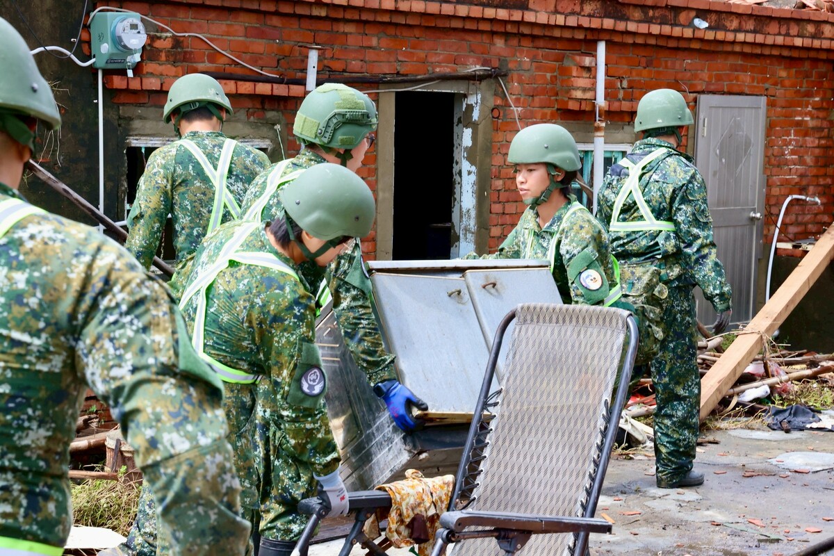 政府各單位和國軍正盡全力協助受災戶，減少生活不便。 圖：台南市政府提供