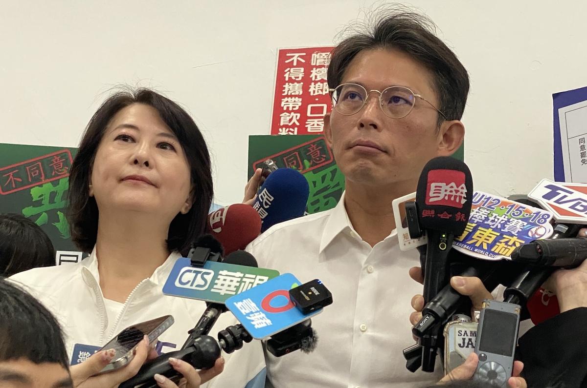 國民黨立委王鴻薇與民眾黨立委黃國昌 圖：林朝億/攝