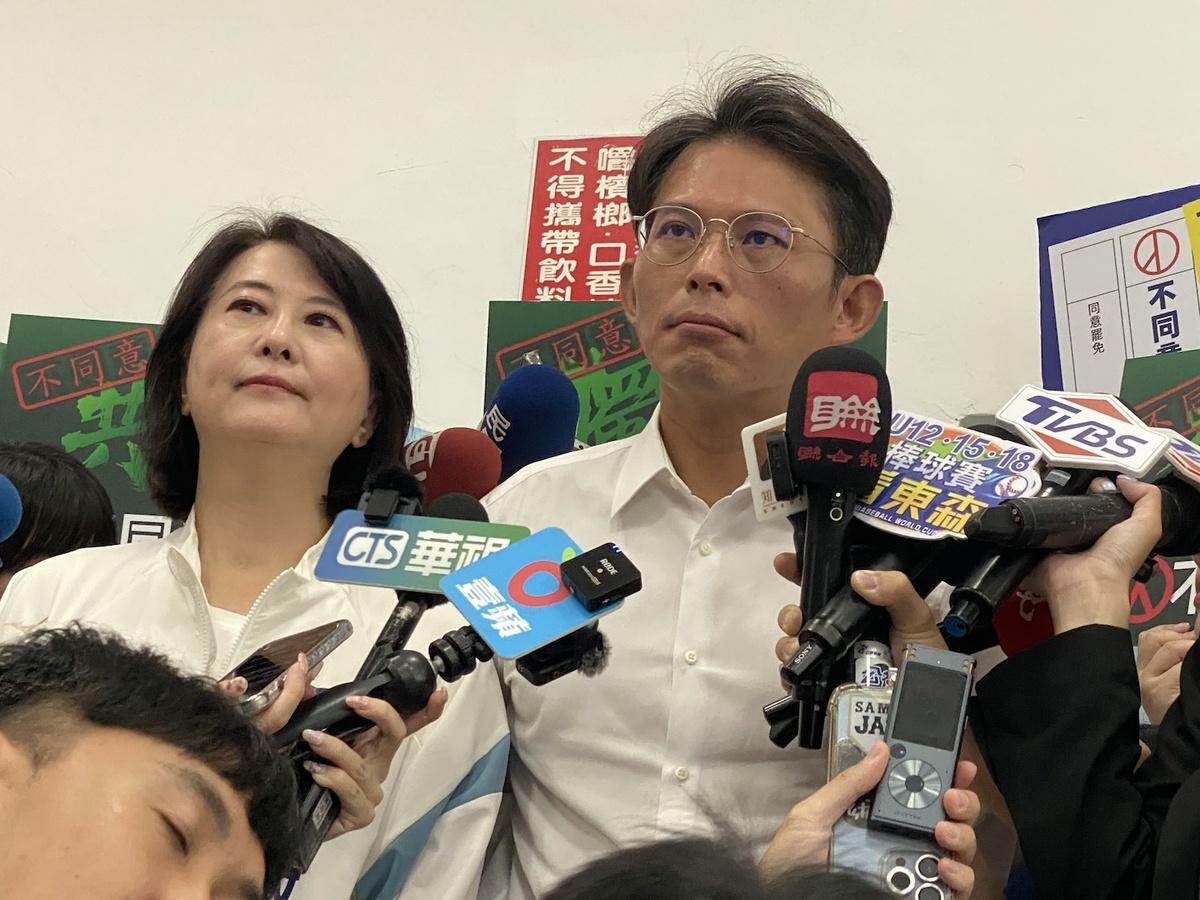 國民黨立委王鴻薇與民眾黨立委黃國昌 圖：林朝億/攝