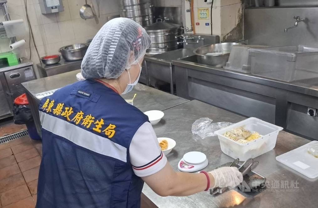 台東律師公會與新北市某公司旅遊團，6月入住墾丁凱撒大飯店後，共23人出現疑似食品中毒症狀。屏東縣衛生局採集檢體皆未檢出病原菌，不成立食品中毒案件。(中央社檔案照片)