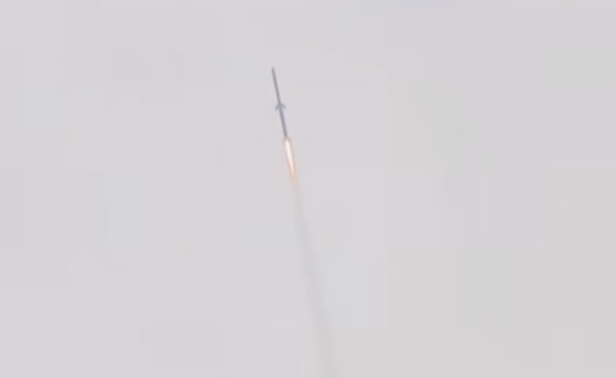 「晉陞太空」12 日在日本北海道大樹町的民營發射場，進行自主研發的兩節式火箭「VP01」升空試驗，不過火箭在飛行過程中發生異常，最終未能抵達預定 100 公里高空目標。 圖：翻攝自 X