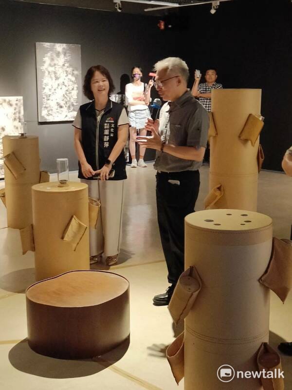 策展人陳一凡致詞。 圖：唐復年/攝