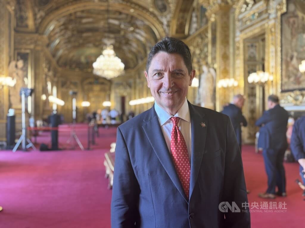 法國參議院外交委員會副主席卡迪克11日於參議院接受中央社訪問。他告訴記者，中共強盛只是假象，因沒有民意基礎；台灣則比表象更強，世界應聯手勸退中國侵略台灣，而他將用盡一生支持台灣。中央社記者曾婷瑄巴黎攝  114年7月14日 圖：中央社提供