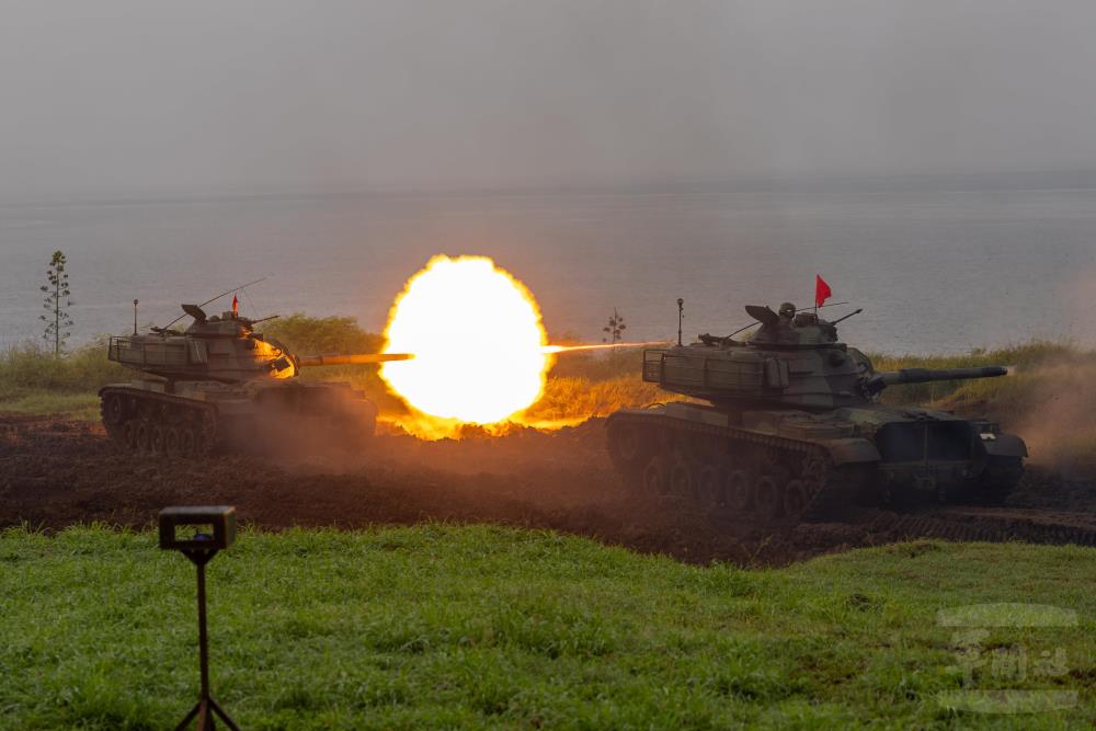 M60A3戰車橫向射擊。 圖 ：軍聞社提供