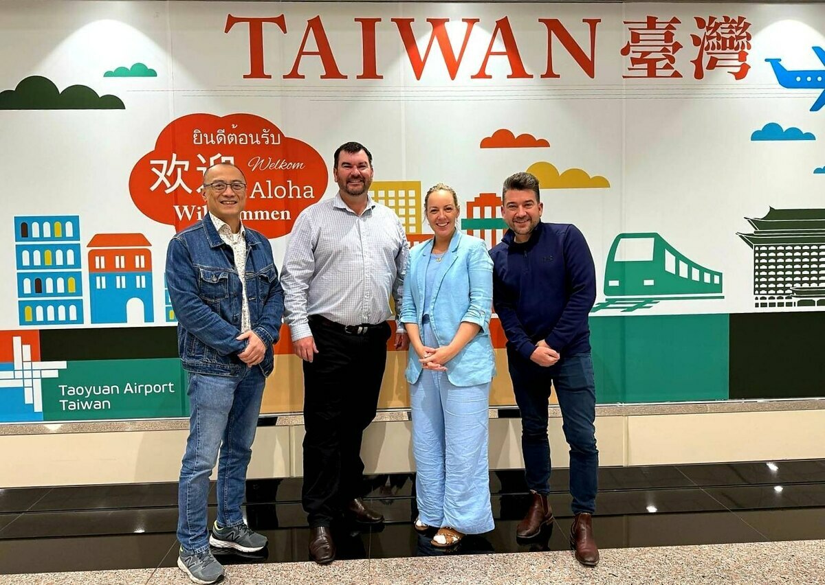 左起為劉忠（Trung_Luu）參議員、泰福（Sam_Telfer）眾議員、席芮妮（Renee_Heath）參議員及牛喬許（Josh_Bull）眾議員。 圖：外交部提供