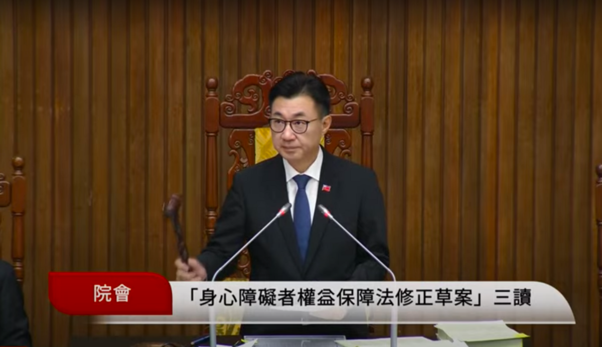 立院今日三讀身障權法修正，博愛座改名「優先席」 老弱婦孺修正「其他有實際需求者」優先乘坐。 圖：翻攝自國會頻道