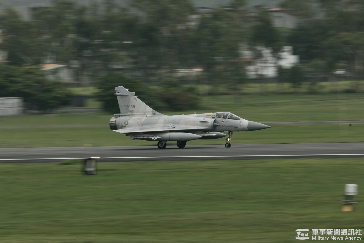 漢光41號演習，幻象2000戰機轉降其他空軍基地。 圖：軍聞社提供