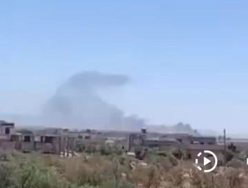 以軍也派遣軍機協助德魯茲武裝民兵，對敘利亞臨時政府安全部隊的武裝力量發起空襲。 圖：翻攝自 @Israelwaronhama X 帳號