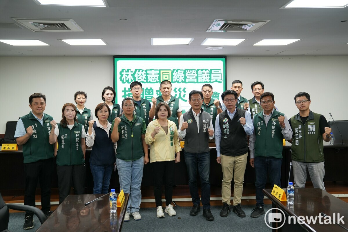 立委林俊憲等人舉行記者會，除說明目前救災的進度與狀況，也宣布募集600萬捐給風災專戶，希望幫助災區早日恢復正常生活。 圖：黃博郎／攝