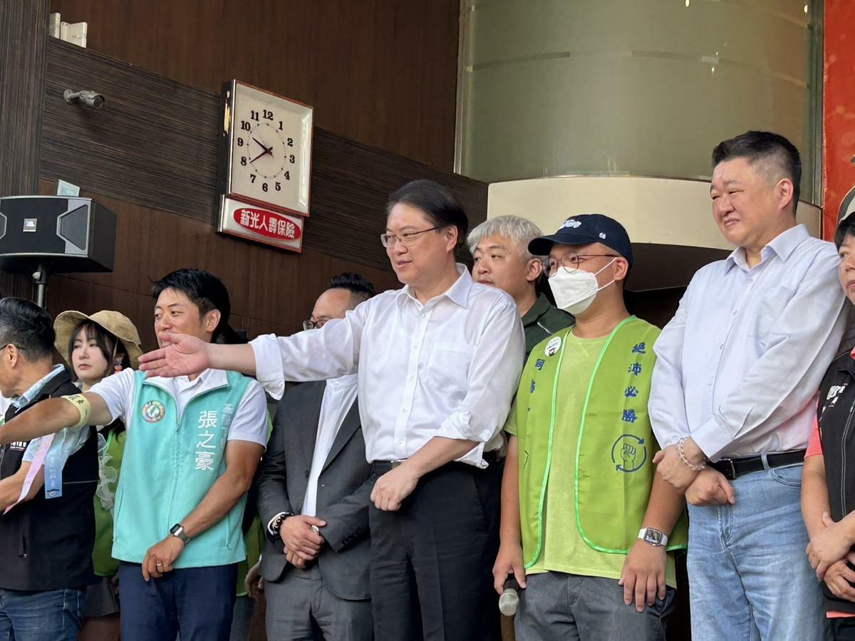 林右昌說，希望所有藍白支持者能看到台灣民主危機，投下支持同意罷免。 圖：民進黨提供
