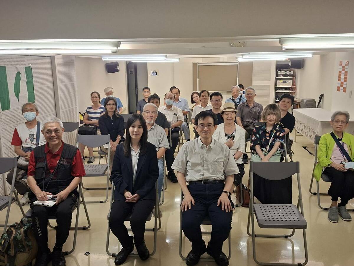 台灣教授協會舉辦「2024-2025台灣憲政危機系列講座」，首場邀請《今週刊》撰述委員兼焦點組召集人陳燕珩於14日下午以「從立法院擴權、財劃法到預算大戰—國會風暴全解析」為題分析2024年以來新國會的一連串爭議法案對台灣社會與民主造成的影響。 圖：台灣教授協會／提供