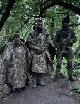 俄軍近期將可以阻擋紅外線偵測的「隱形衣裝」大規模裝備於前線部隊，但「隱形衣裝」卻並未發揮預期的效果，烏軍仍能輕鬆透過紅外線偵測器確定俄軍的具體位置。 圖：翻攝自 @NiKiTa_32156 X 帳號
