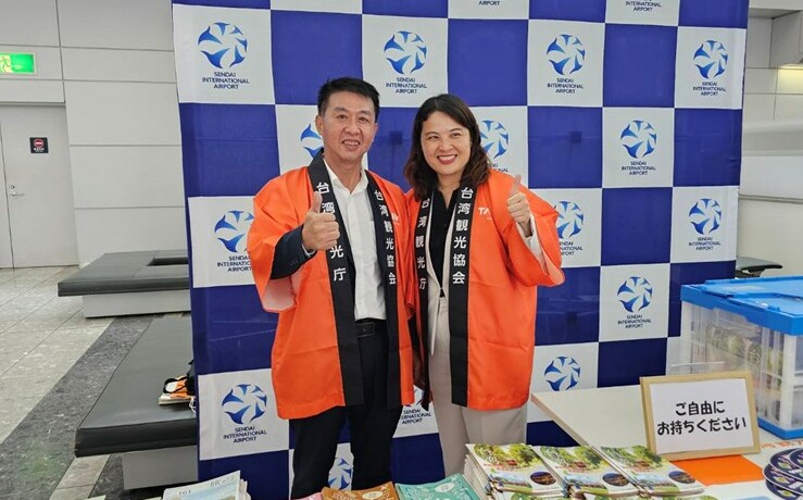 許智傑三度受邀赴日出席首航 快閃12小時高雄-仙台成功開航