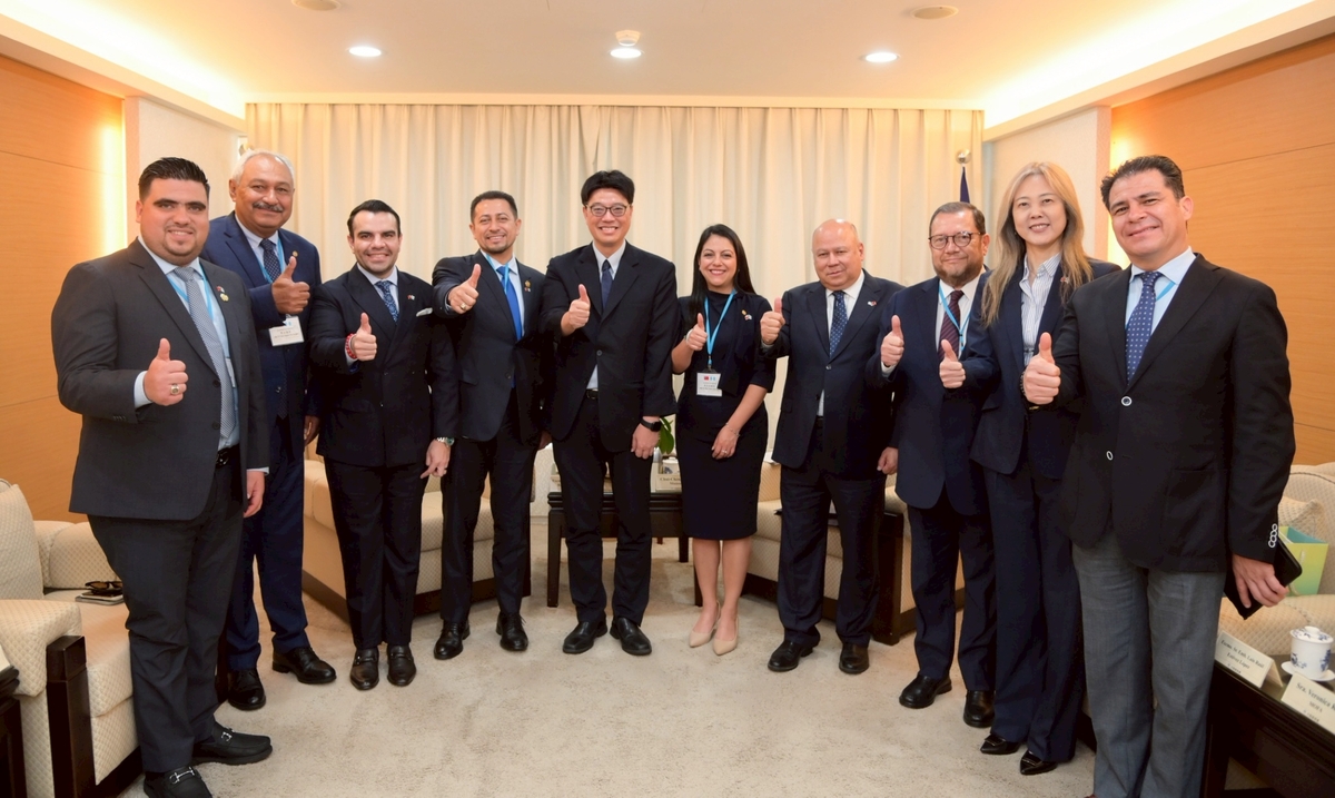 大陸委員會邱垂正主任委員日前接待瓜地馬拉共和國國會議長羅慕斯（Nery Abilio Ramos y Ramos）訪團。 圖：陸委會提供