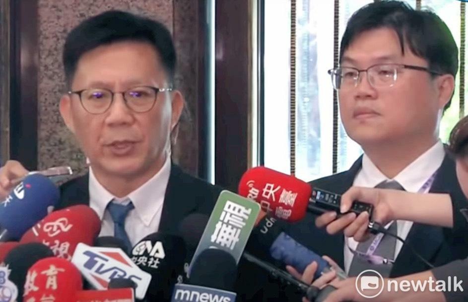 教育部政次張廖萬堅(左)、常次朱俊彰(右)針對台師大抽血案後續達成7點共識對外說明。 圖：金大鈞/攝