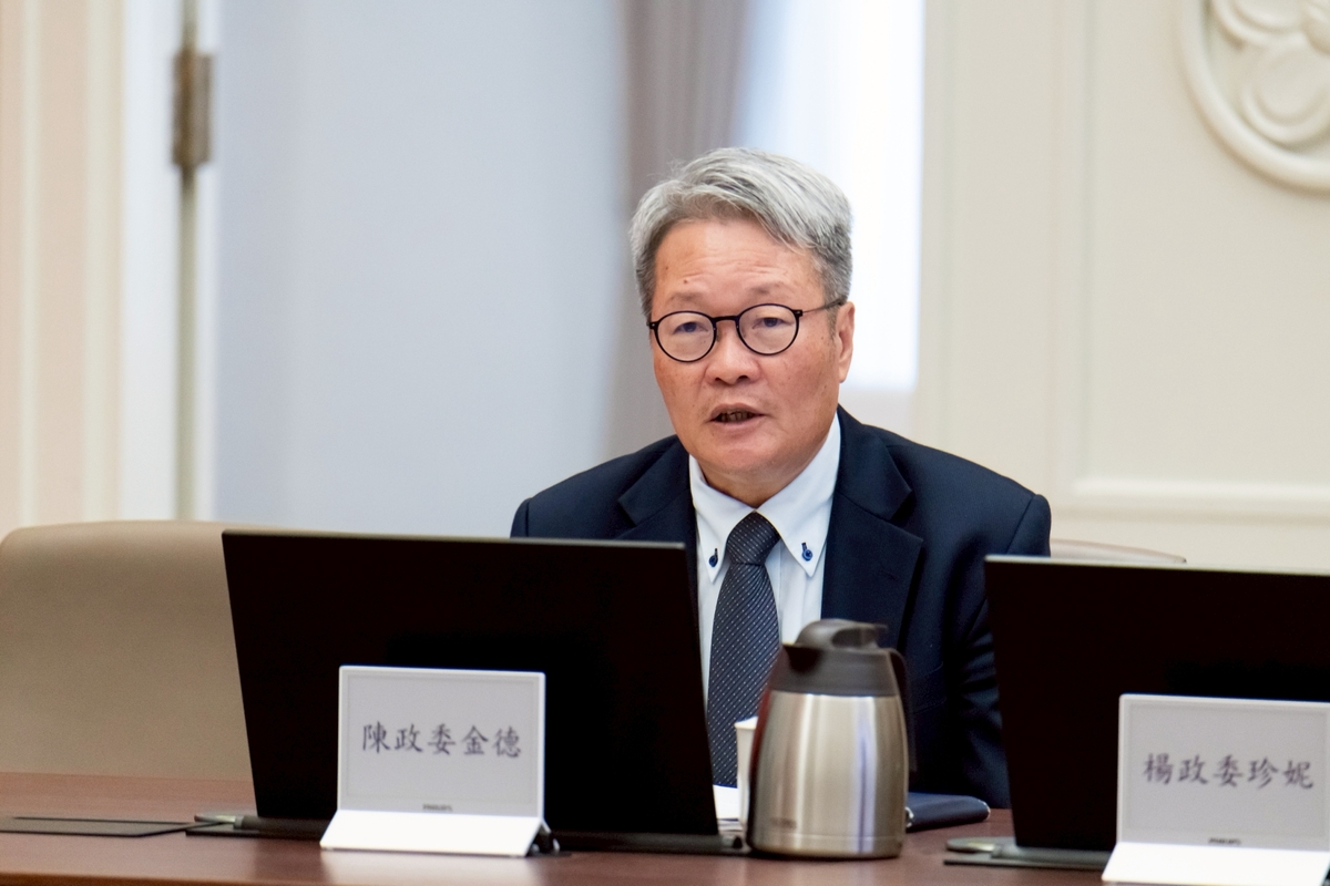 行政院公共工程委員會今（17）日在行政院會報告「丹娜絲颱風災後復原進度」。圖為該會主委暨政務委員陳金德。 圖：行政院提供