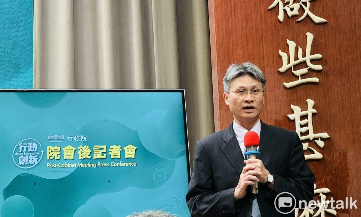 國立台灣師範大學女足隊爆出「抽血換學分」案，國科會副主委蘇振綱今（17日）列席行政院會後記者會時表示，已責成台師大要在1個月提出完整的調查報告，目前國科會已成立專案小組，會在2個月期間內向社會大眾做完整報告。 圖：謝莉慧/攝