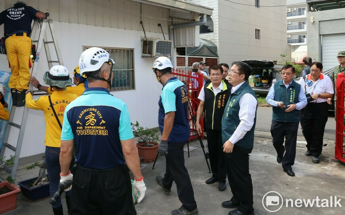 黃偉哲視察學甲七股重建災損補助 感謝高雄義消國軍及基層付出