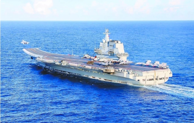 解放軍戰機從中國航母甲板上起飛。 圖 : 翻攝自 環球網