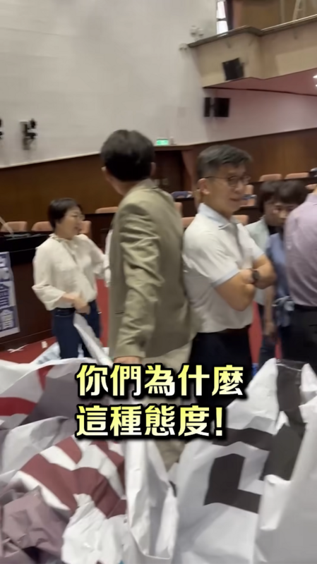 民眾黨團總召黃國昌控民進黨立委鍾佳濱「性暴力犯」。 圖：翻攝民眾黨團影片