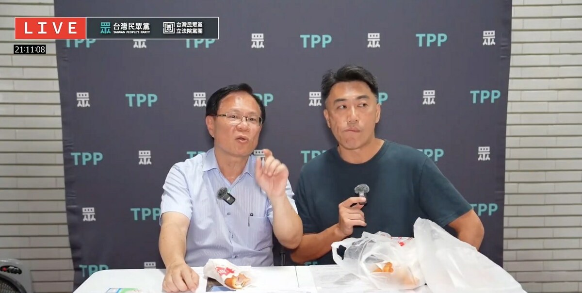 張啓楷、林沛祥在民眾黨的直播節目「民眾之聲」大肆討論民調。 圖：翻攝自民眾之聲YT