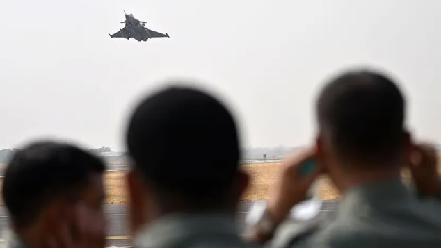 印度空軍陣風戰鬥機在印度焦特布爾與法國空軍和太空部隊舉行的聯合演習中起飛。 圖:翻攝自騰訊網