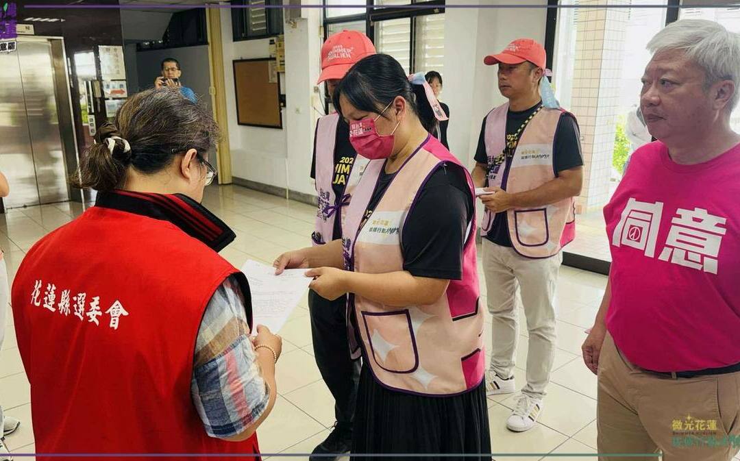 控傅崐萁團隊違規掛反罷布條 罷團今赴花蓮選委會具名檢舉