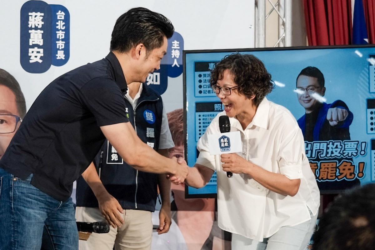 民眾黨前立委蔡壁如以「惡罷退散志工團長」身份推動一系列反罷宣講活動。 圖：讀者 / 提供