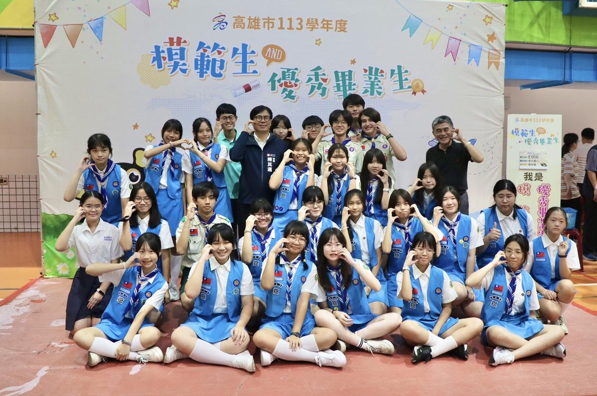 113學年度模範生及畢業生與市長合影活動北高雄最後一場次。 圖：高雄市教育局/提供