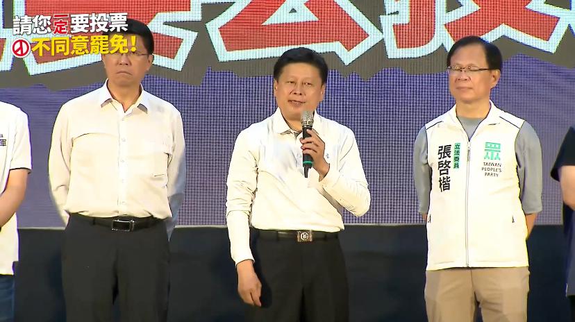 立法院長韓國瑜今（19）日冒雨前往花蓮，出席「反惡罷護民主，花蓮站出來」宣講活動，公開力挺國民黨籍立委傅崐萁。 圖：翻攝自 傅崐萁FB直播影片