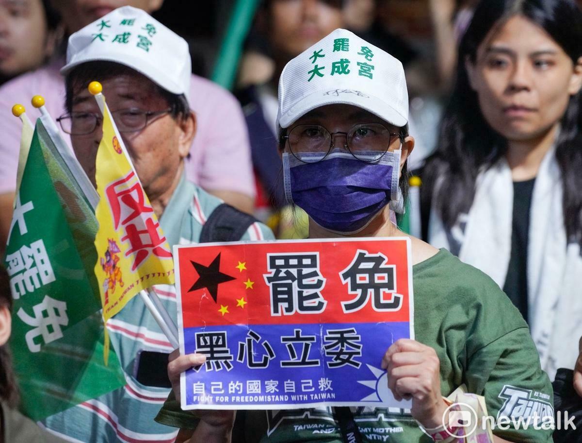 去年726、823大罷免未通過，黃帝穎律師直言，國民黨被抓包死亡和冒名連署，至今已有242人列被告，犯罪人數是「242：0」，國民黨才是「大罷免大失敗」。 圖：張良一/攝（資料照）