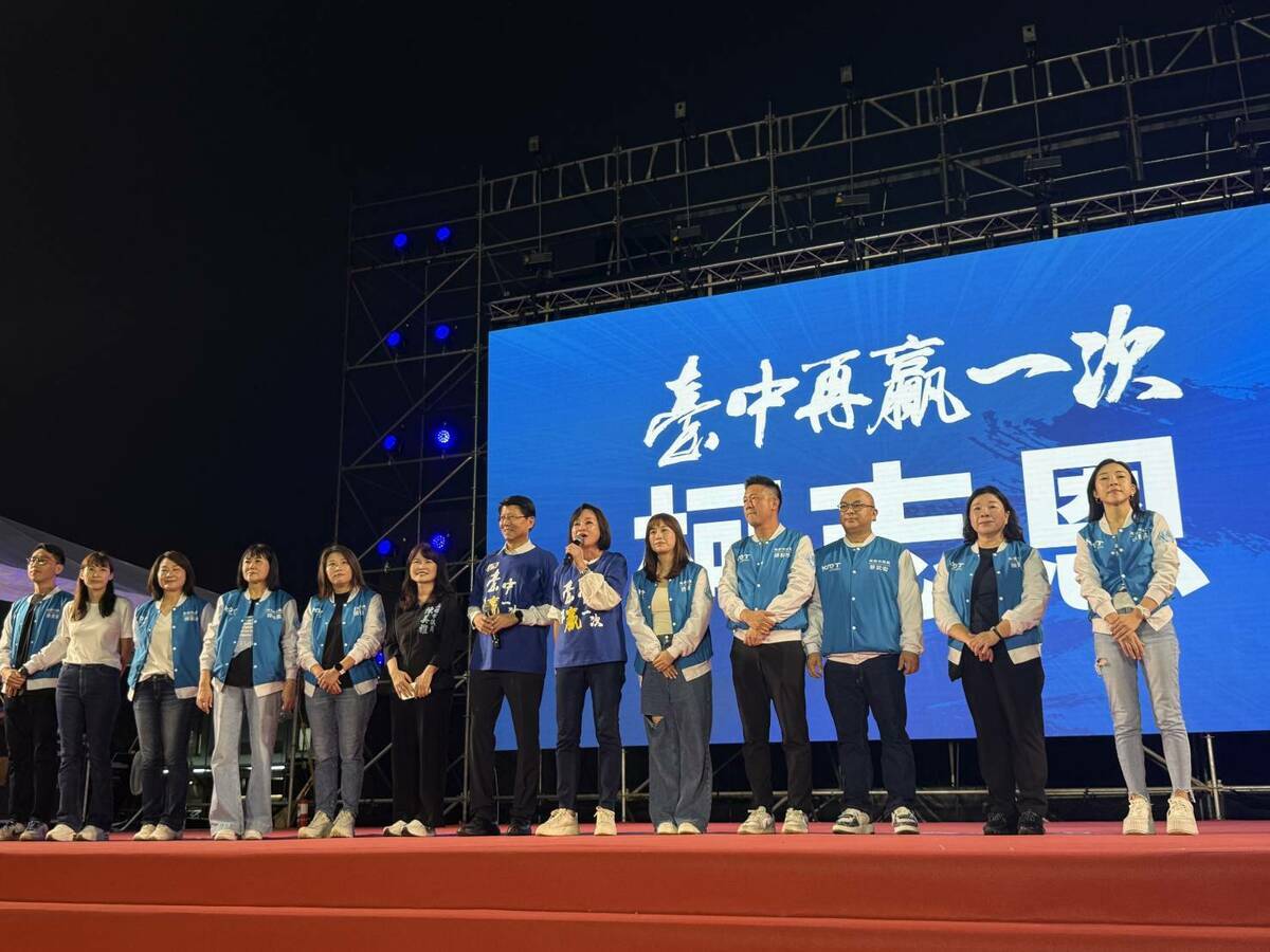 柯志恩(右六)合體KMT高雄隊與市議員北上台中，表達對台中立委的支持。 圖：國民黨高雄市黨部/提供