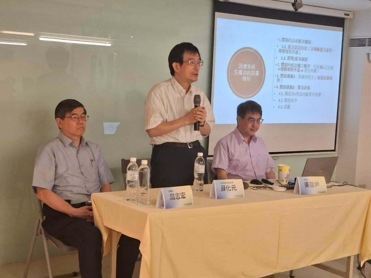 台灣教授協會會長薛化元教授表示，發動「大罷免」是民主憲政的防衛機制。 圖：台灣教授協會提供