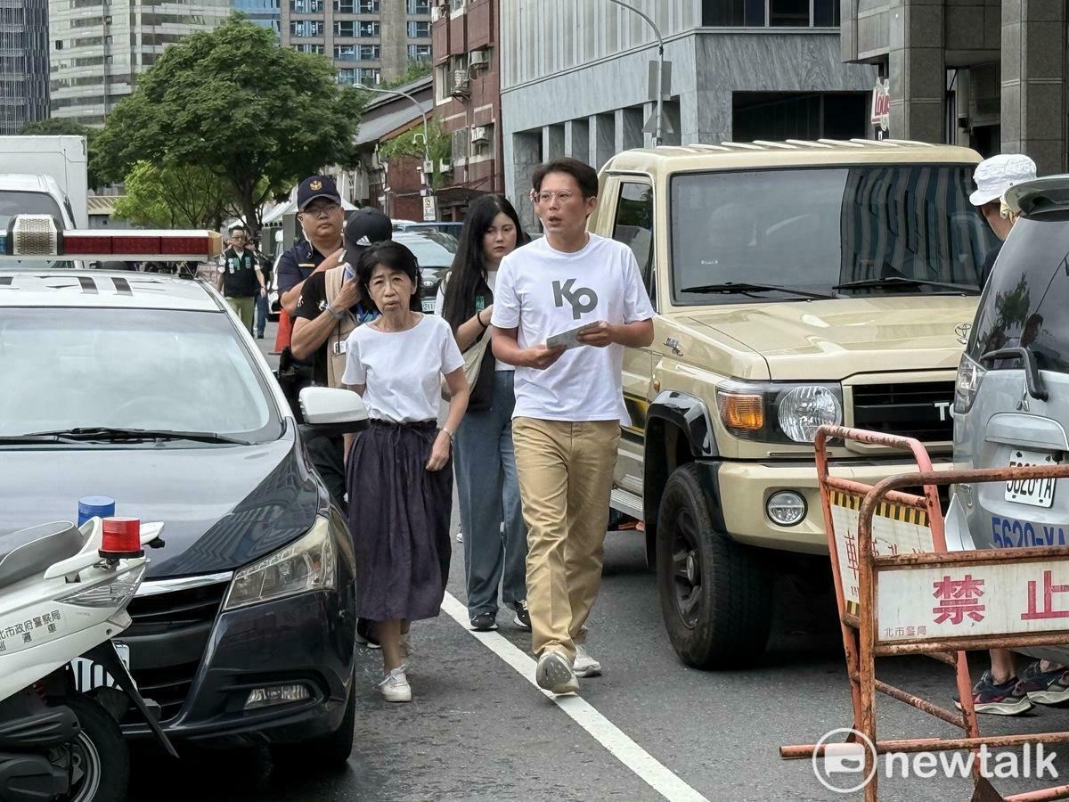 民眾黨主席黃國昌、柯文哲妻子陳佩琪今出席民眾黨「民主起義！反罷要贏台灣要贏」活動。 圖：周煊惠 / 攝