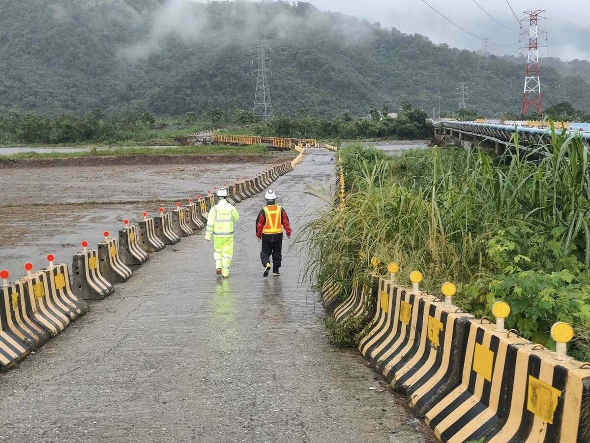 薇帕颱風外圍環流為台灣帶來強勁的雨勢。 圖：取自富里鄉公所
