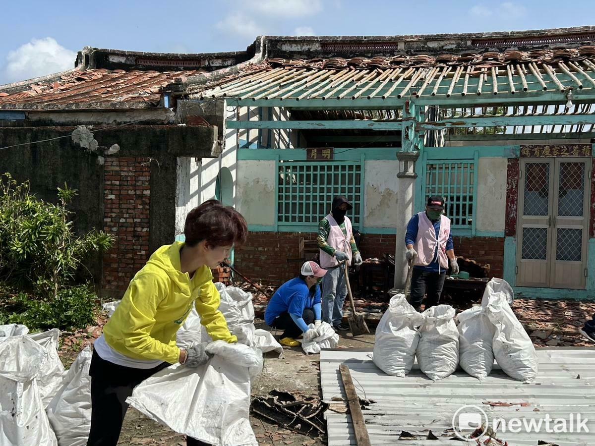 丹娜絲颱風造成台南水、電、通訊等民生基礎設施毀損，至今在通訊的部份仍未完全恢復。立法委員陳亭妃指出，她連日勘查協助民眾反映需求，許多民眾表示仍有部分地區至今只有微弱通信訊號，仍然通訊不良。 圖：陳亭妃服務處提供