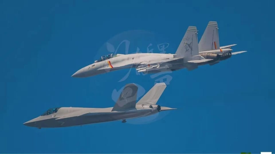 解放軍殲-35與空警-600預警機。 圖：翻攝自   騰訊新聞/國平視野