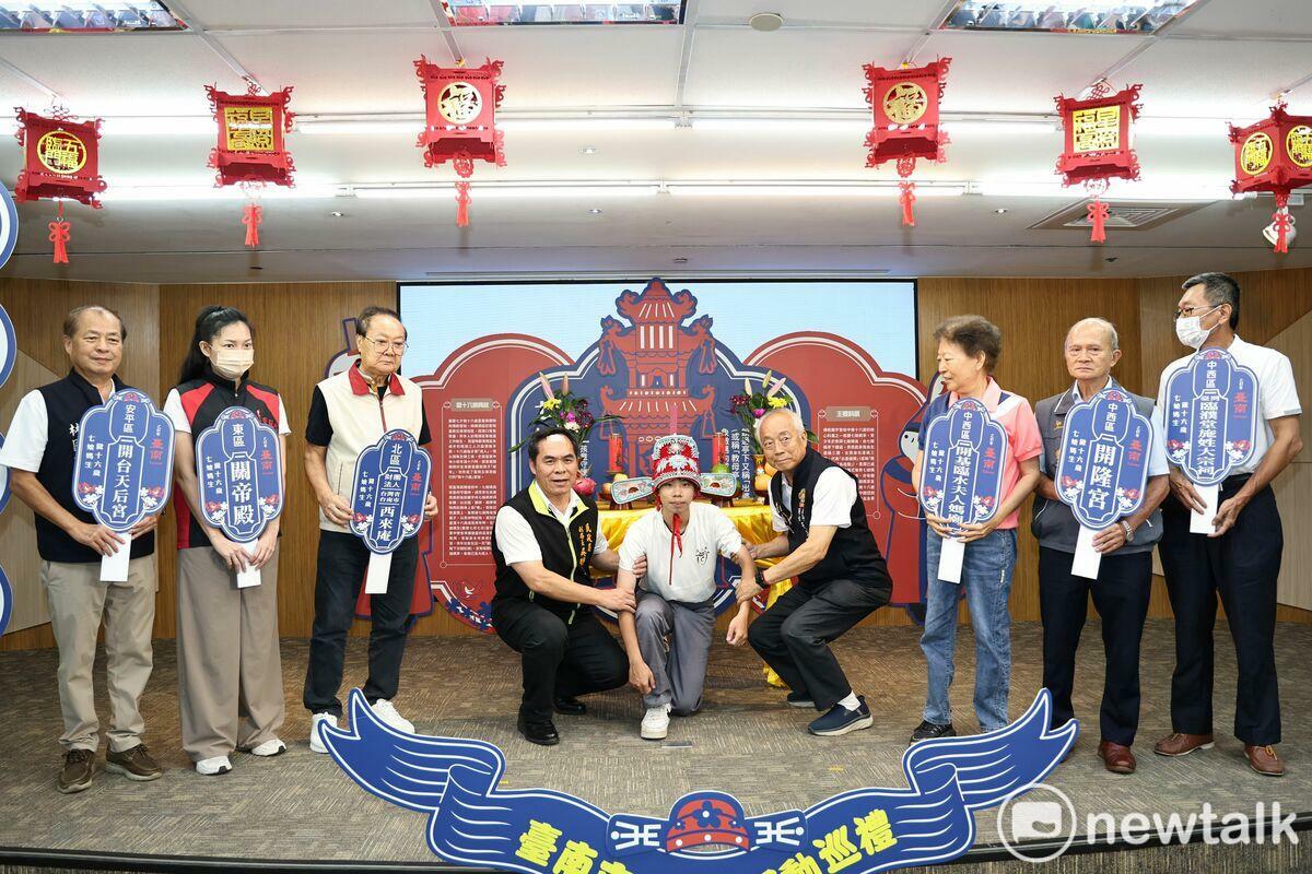 2025年台南傳統成年禮儀式「台南做16歲 歡喜轉大人」，由開隆宮、臨水夫人媽廟、施姓大宗祠、西來庵、關帝殿和開台天后宮攜手合作，舉辦各具特色與意義的成年禮。台南市政府主辦場則訂在8月24日在安平開台天后宮舉行。 圖：台南市政府提供