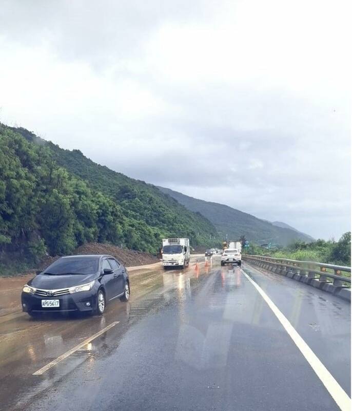 台東縣太麻里鄉台9線大鳥路段上午受到土石流影響進行交管，目前情況已排除，道路恢復正常通行。 圖：取自台東臉書災害通報