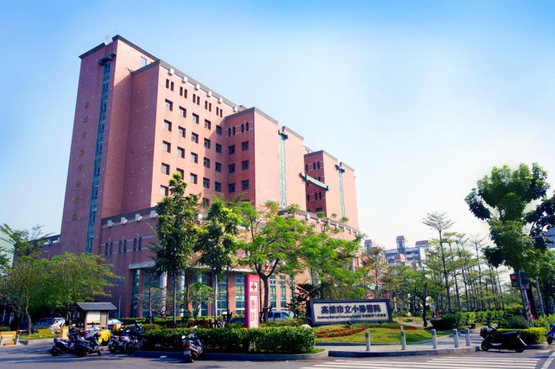 小港醫院副院長馮明珠傳假公濟私，指使醫師私下為陳建志進行醫美手術，事後並未依法申報。 圖：取自小港醫院官網