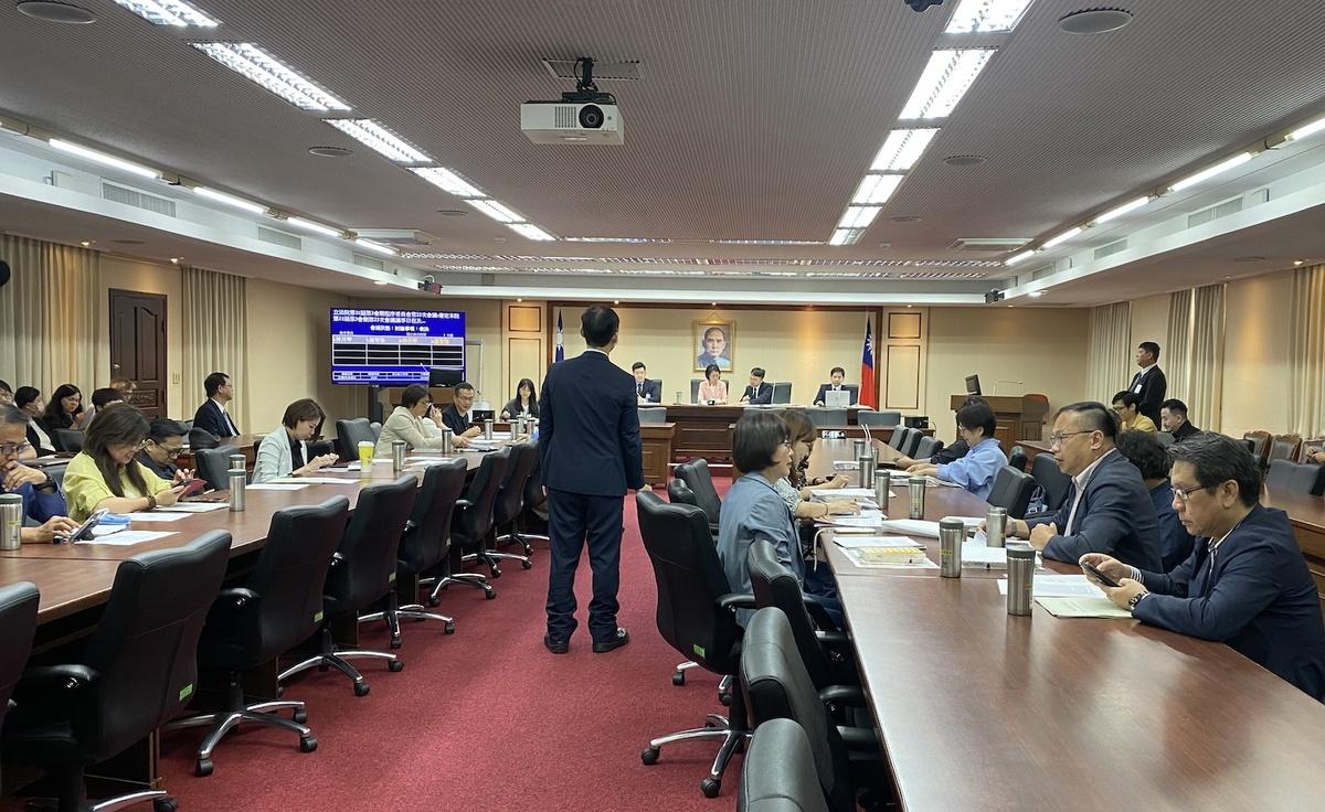 立法院程序委員會22日中午舉行 圖：林朝億/攝