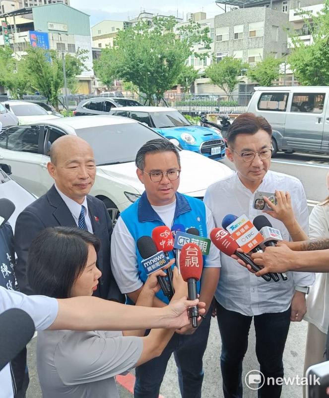 韓江合體力挺黃建豪，對此黃健豪也表示感謝兩位長官用行動守護基層民意。 圖：唐復年/攝