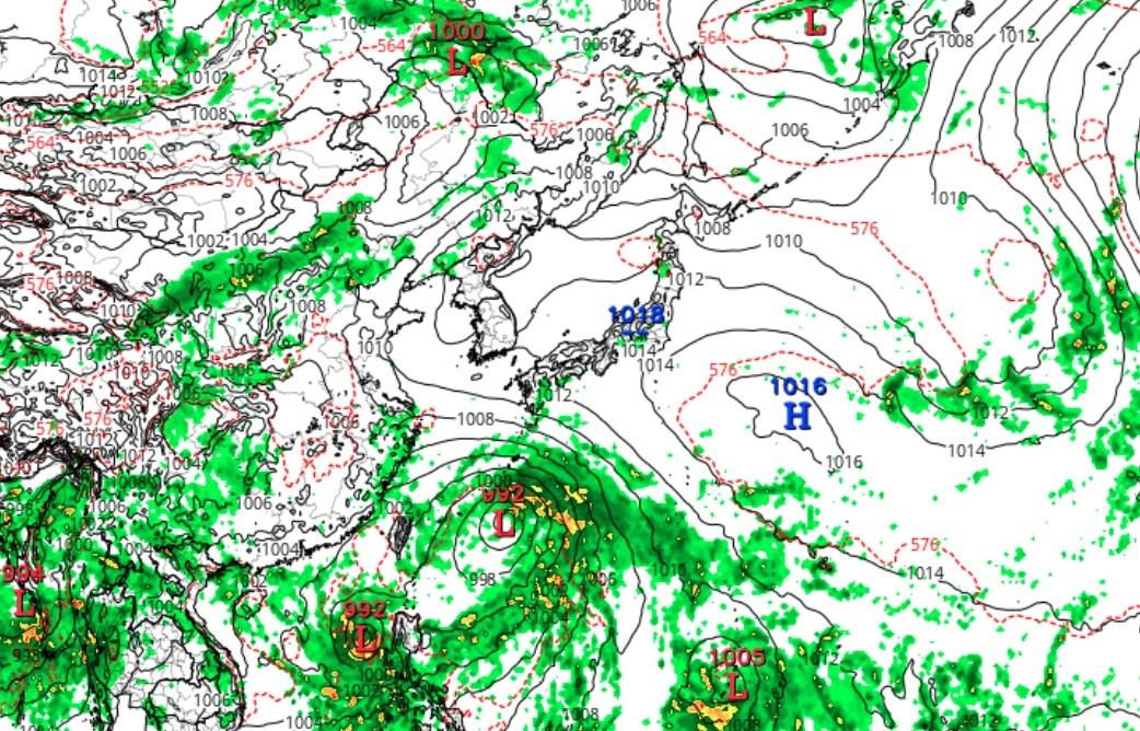 歐洲模式(ECMWF)預報顯示，范斯高颱風將由琉球群島一帶經過。 圖：tropicaltidbits網頁