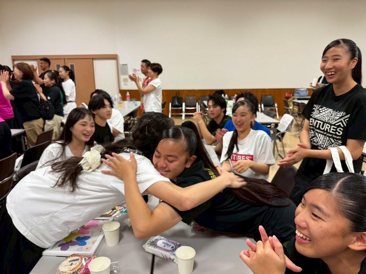 左中與熊本玉名高校學生熱情交流。 圖：高雄市教育局/提供