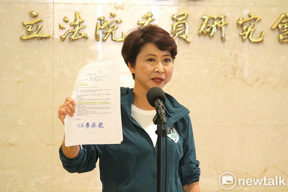 針對立委陳亭妃的博士論文風波，陳亭妃表示，長榮大學已於2024年7月3日及9月3日分別發出兩份正式公文，明確說明審查結論與後續程序。校方認定，論文僅須進行引用格式修正，無需撤銷學位，也不涉抄襲或學術不端，目前已完成相關程序。 圖：陳亭妃服務處提供