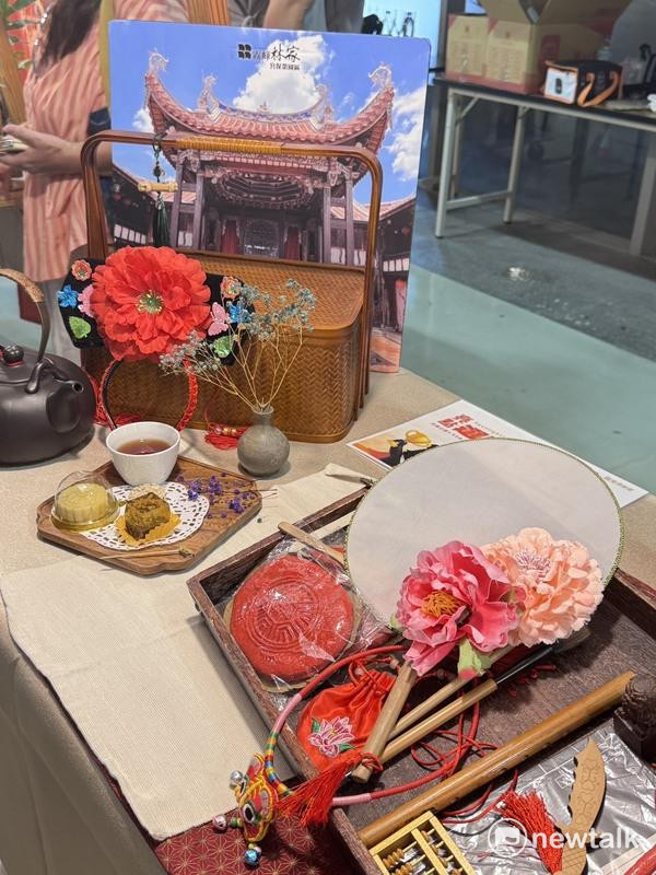 霧峰林家將迎親花轎與糕點美學結合，讓民眾穿越時光，品味古今交織的糕餅文化。 圖：林怡伶/攝